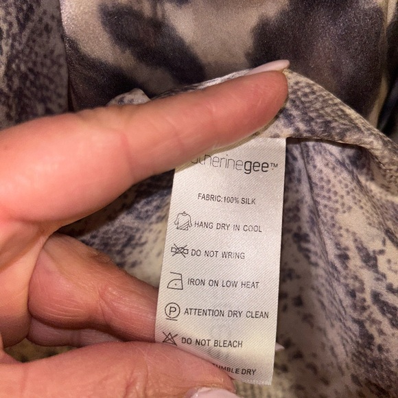 Catherine Gee 100% Silk Animal Print Neck Tie Blouse Size Small - Picture 6 of 6